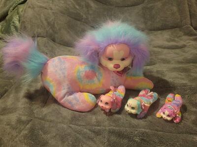 Puppy surprise Taffy Tie-Dye with 3 puppies dogs