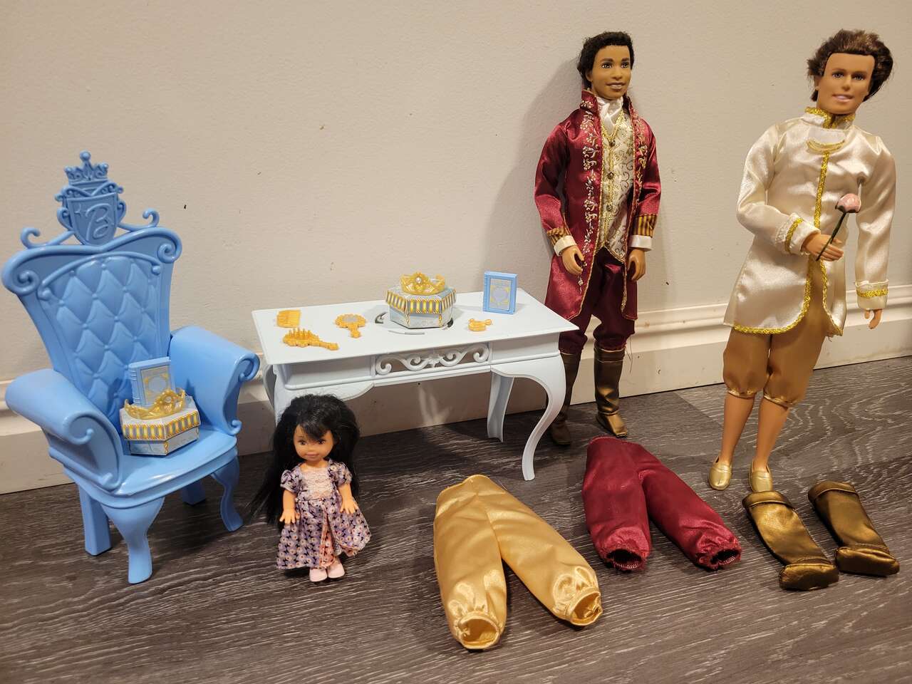 Barbie Princess and the Pauper Wedding Prince Julian Ken doll, king Dominick table chair kelly accessories crown book mirror