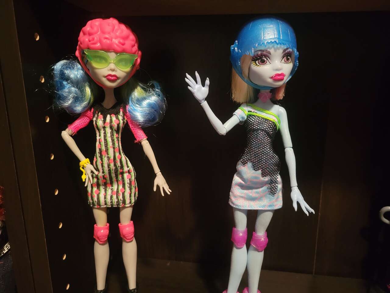 Monster High Doll 2 pack Abbey and ghoulia yelps skultimate roller maze dolls