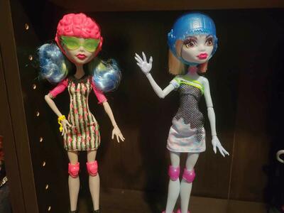 Monster High Doll 2 pack Abbey and ghoulia yelps skultimate roller maze dolls