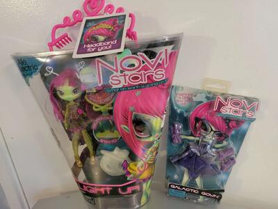 NOVI STARS DOLL ALIE LECTRIC (I LIGHT UP!). BRAND NEW, NEVER REMOVED! With Galactic Gown fashion pack, pet Hi-DEF