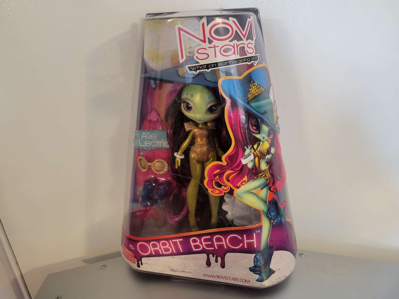 New Novi Stars Orbit Beach Doll, Alie Lectric