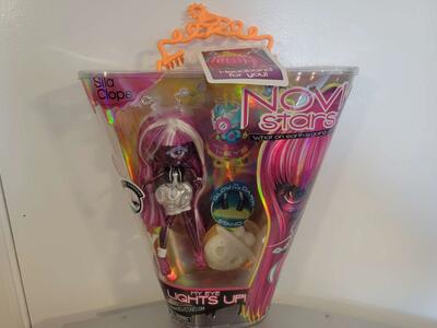 New RARE MGA NOVI STARS SILA CLOPS, My Eye Lights-Up! With pet 1-eye, Headband, glow in the dark stand