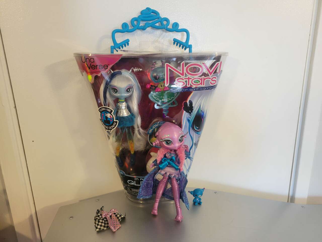 New Novi Stars Una Verse, pet Molecule, outfit space dreamer, talking Mae Tallick Doll