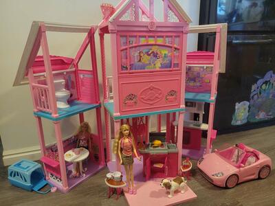 Barbie Malibu dream house, pet dog, kitchen, dining room, stereo, BBQ Grill, car