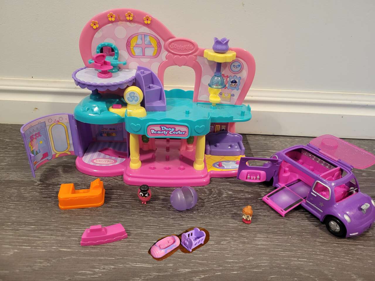 Squinkies Doos Beauty Center and limo