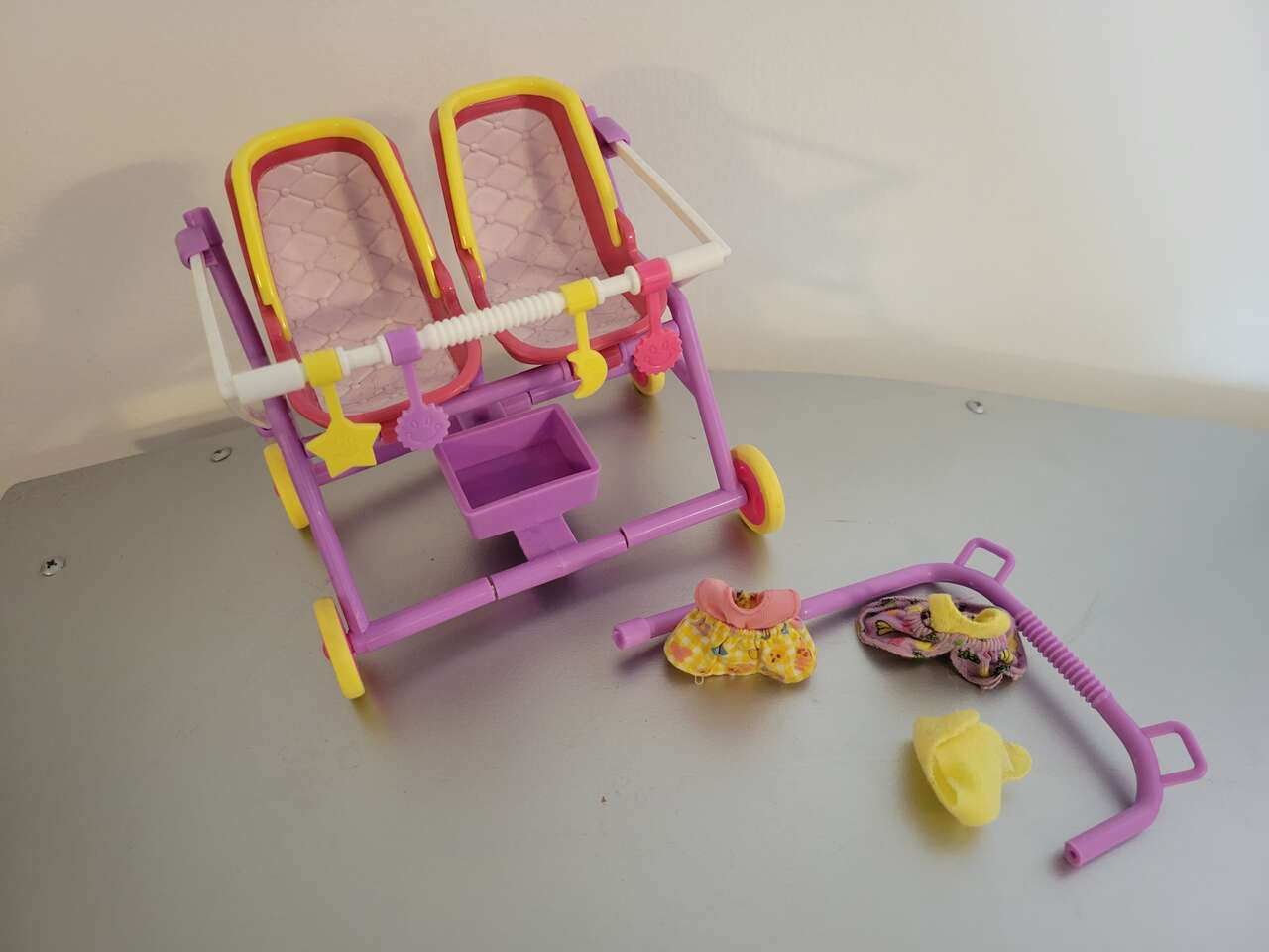 Barbie &amp; Krissy Stroll 'n Play! 3-in-1 Fun (stroller, clothes, baby carries))