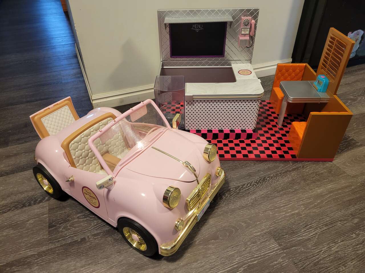 Our generation / American Girl  Retro cruiser convertible pink car, Bite to eat Diner