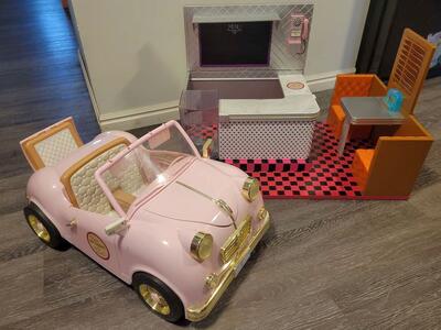 Our generation / American Girl Retro cruiser convertible pink car, Bite to eat Diner