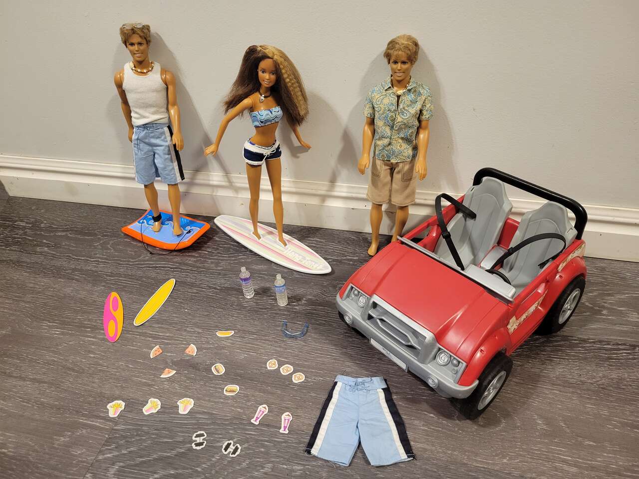 Cali Girl Barbie lot jeep/car, Ken, Blain, Surf Teresa, with boards, drinks and accessories