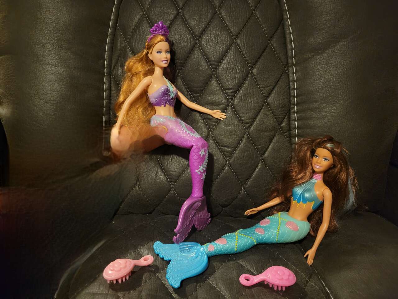 2 BARBIE Splash & Style Mermaid Doll purple and blue, with 2 brushes