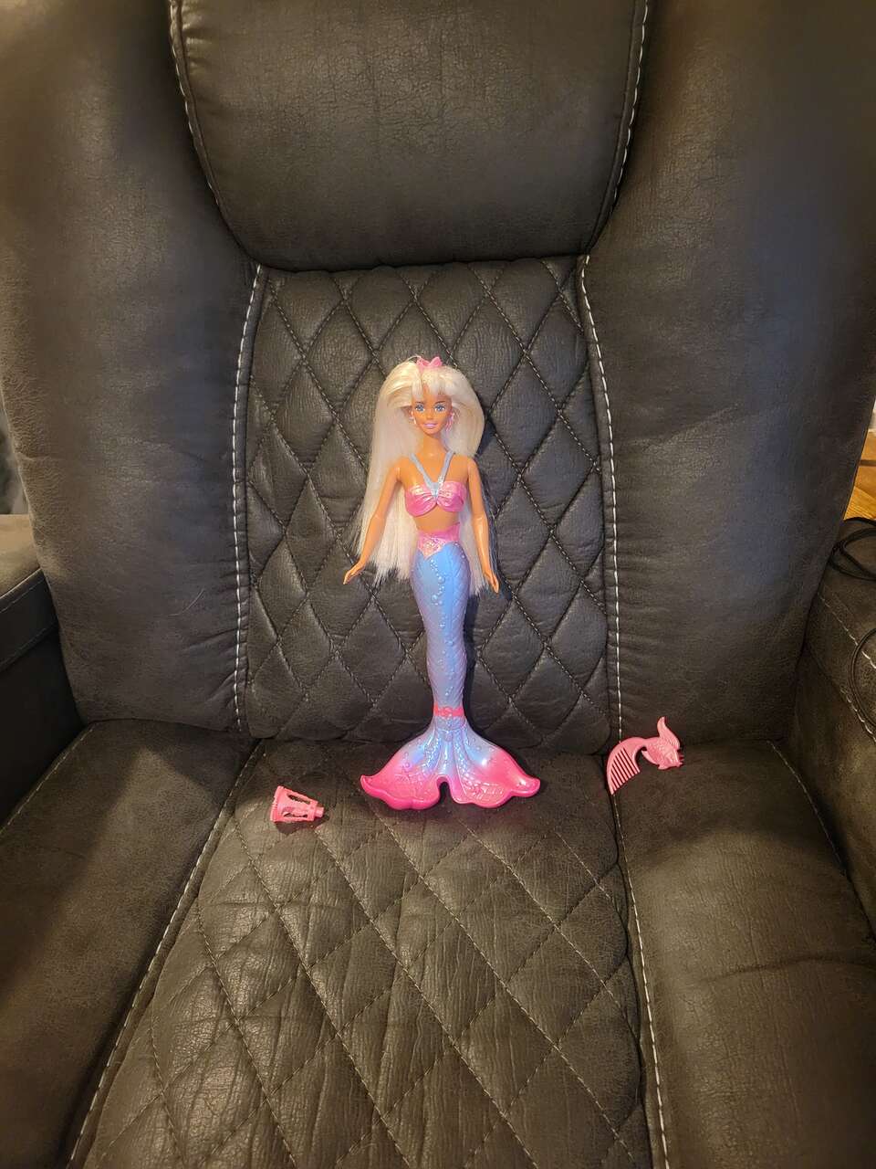 1996 Bubbling Mermaid Barbie doll with fish brush/ comb, and crown accessory