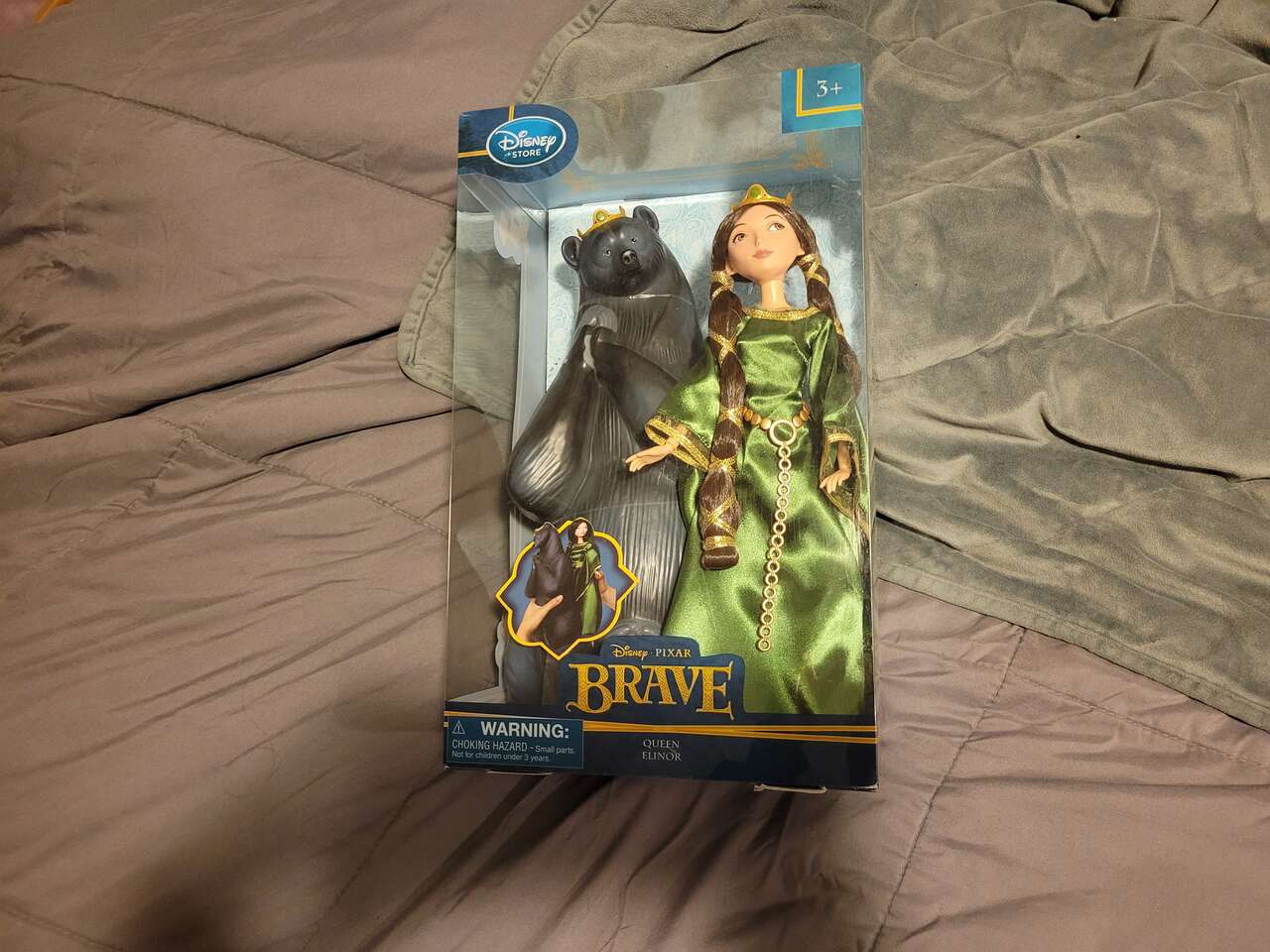 DISNEY / PIXAR BRAVE MOVIE EXCLUSIVE BARBIE DOLL SET QUEEN ELINOR AND BEAR NEW IN BOX