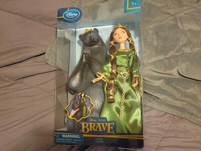 DISNEY / PIXAR BRAVE MOVIE EXCLUSIVE BARBIE DOLL SET QUEEN ELINOR AND BEAR NEW IN BOX