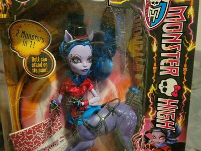 Monster High Freaky Fusion Avia Trotter- Hybrid of a Centaur and a Harpy Barbie Doll New in Box