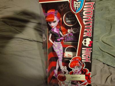 Monster High Monster Scaritage Operetta barbie Doll and Fashion Set Don't be afraid to accessorize