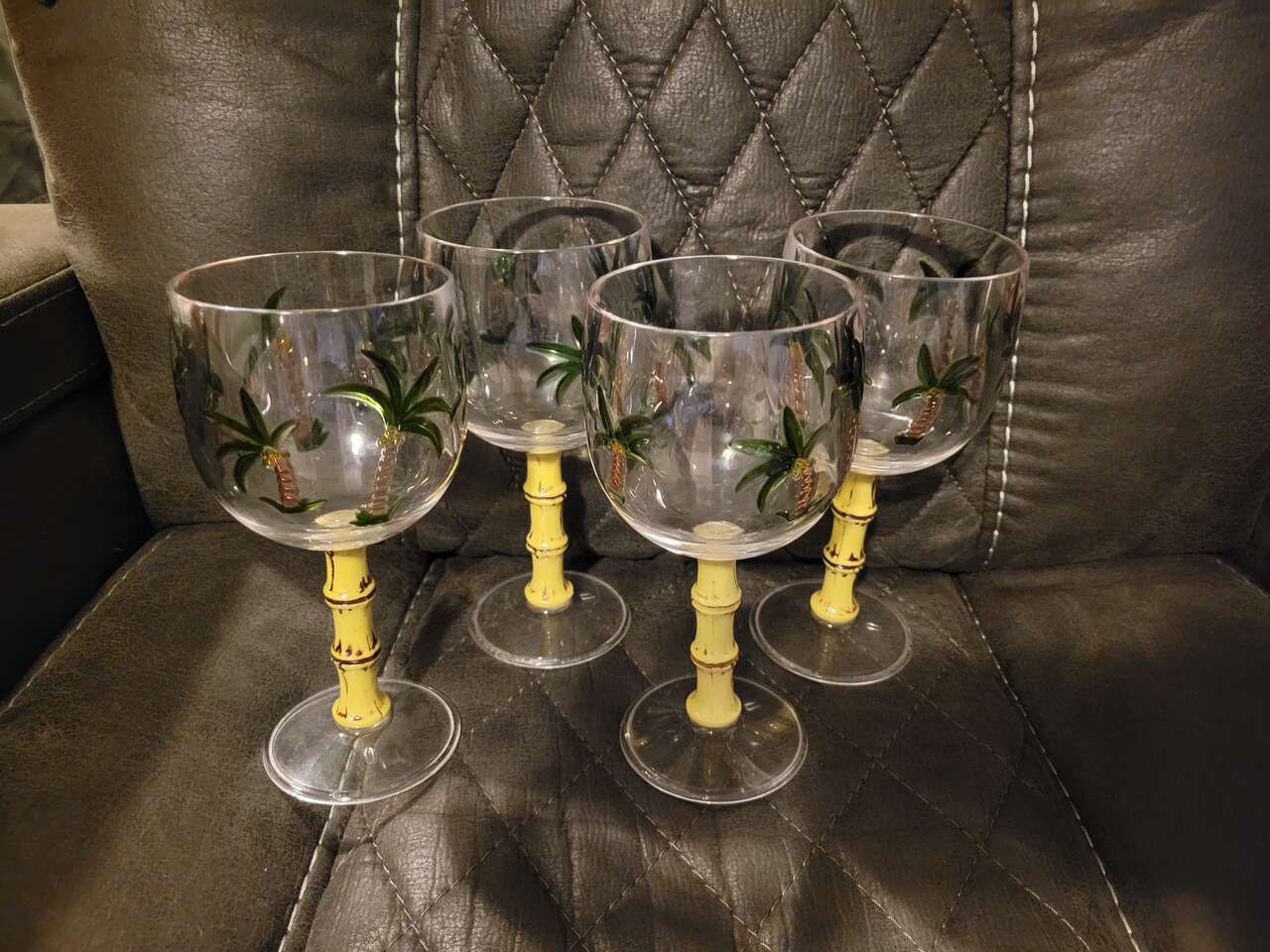 Acrylic Wine glass cups - U shape with Bamboo Stem 16 oz. Set of 4 Clear/Bamboo Design