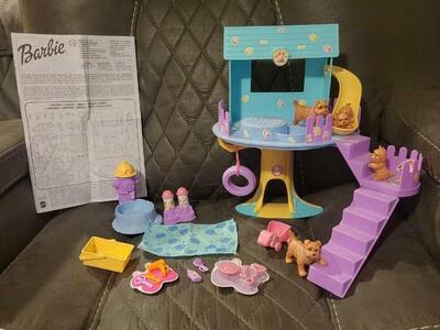 Barbie POSH PETS, PET DOG PARK tree house Playset, 4 DOGS, Slide, PUMPING HYDRANT, TOYS, Food Dish, And LOTS MORE ACCESSORIES!