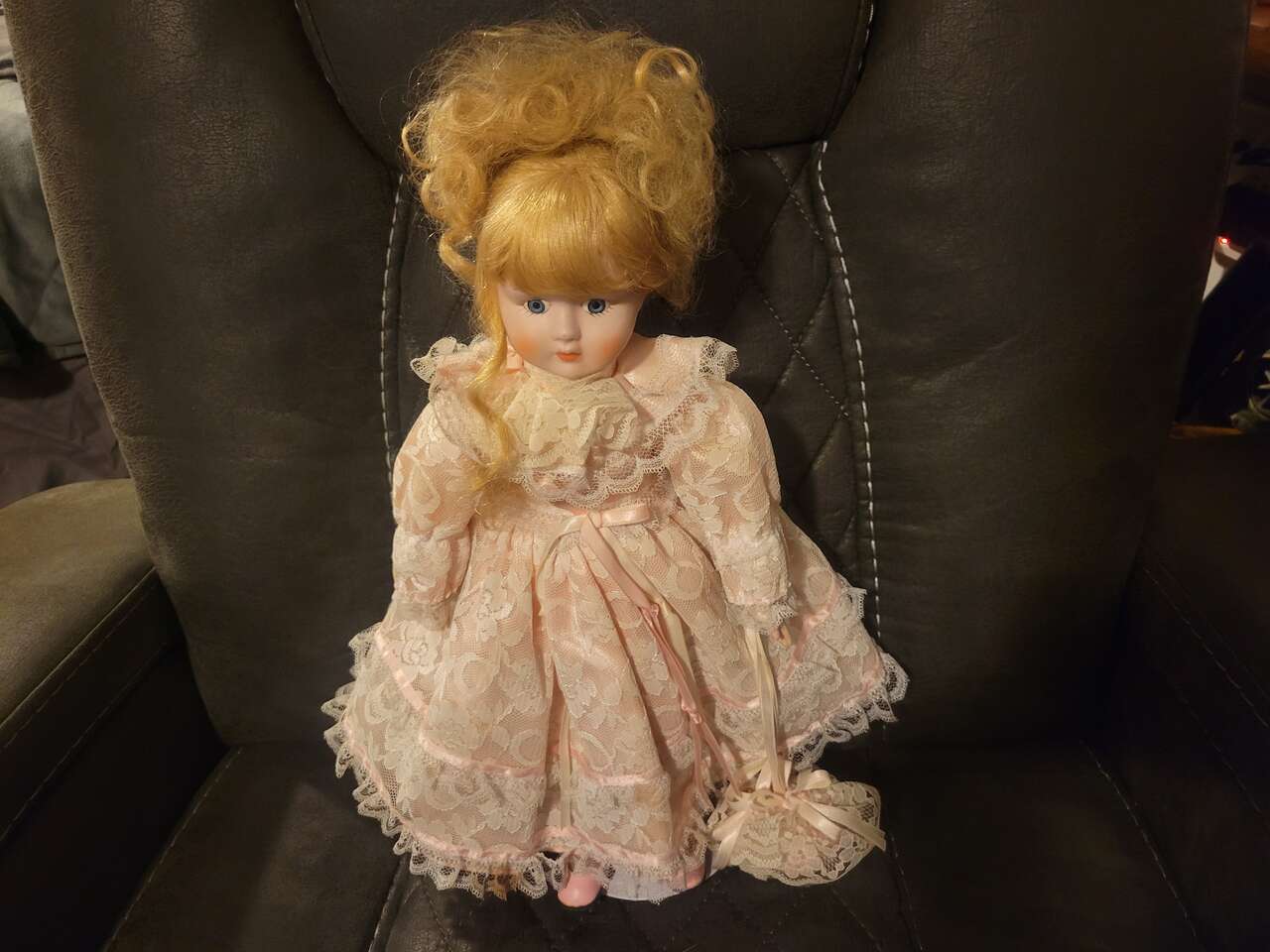 Vintage Porcelain China Doll Blond with peach color Dress with Purse / carry bag, Shoes, and Stand