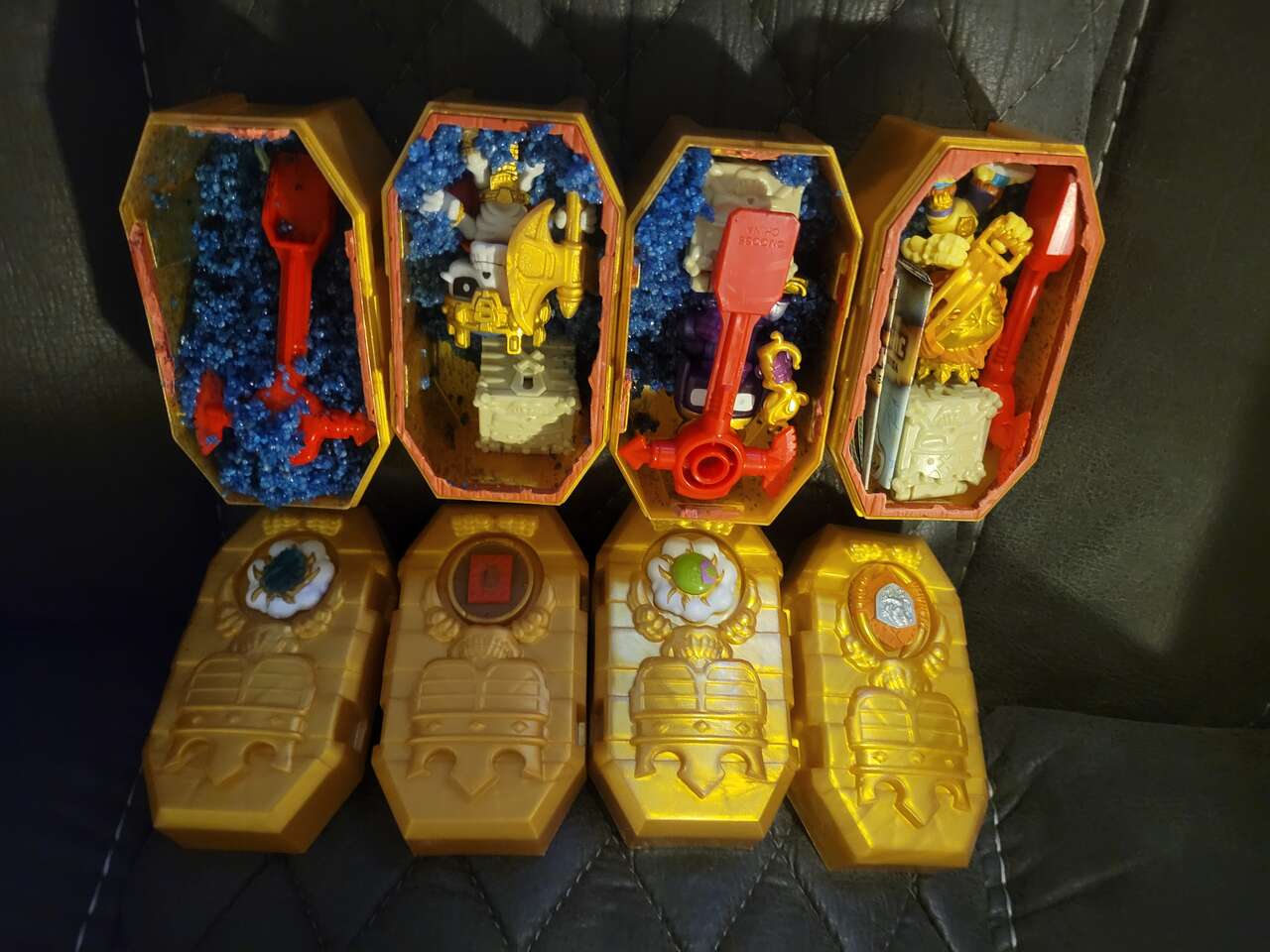 Treasure X King's Gold- Hunter pack Lot Of 3 figures / 4 coffins accessories-King Roar, Luna Blingster, King Bad Axe