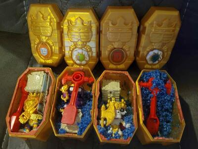 Treasure X King's Gold- Hunter pack Lot Of 3 figures / 4 coffins accessories-King Roar, Luna Blingster, King Bad Axe