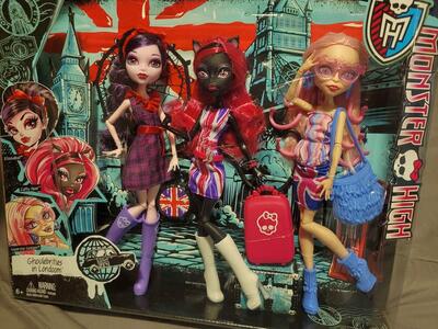 Monster High Barbie Dolls Ghoulebrities in Londoom set, Elissabat, Viperine Gorgon, Catty Noir NEW IN BOX
