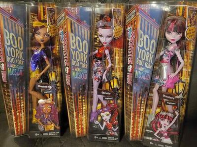 3 BRAND NEW Monster High Boo York Frightseers Barbie Dolls, Clawdeen Wolf, Operetta, Draculaura