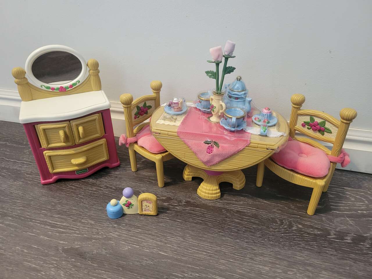 Fisher-Price Briarberry Bear Set Furniture,Accessories-Dresser/Vanity/mirror, Dining Room Table & Chairs*Fits BARBIE Dolls