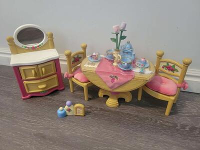 Fisher-Price Briarberry Bear Set Furniture,Accessories-Dresser/Vanity/mirror, Dining Room Table & Chairs*Fits BARBIE Dolls