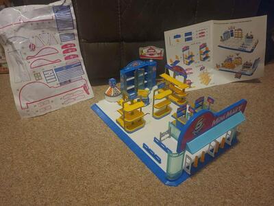 ZURU 5 surprise Mini Brands! Mini Mart, series 4