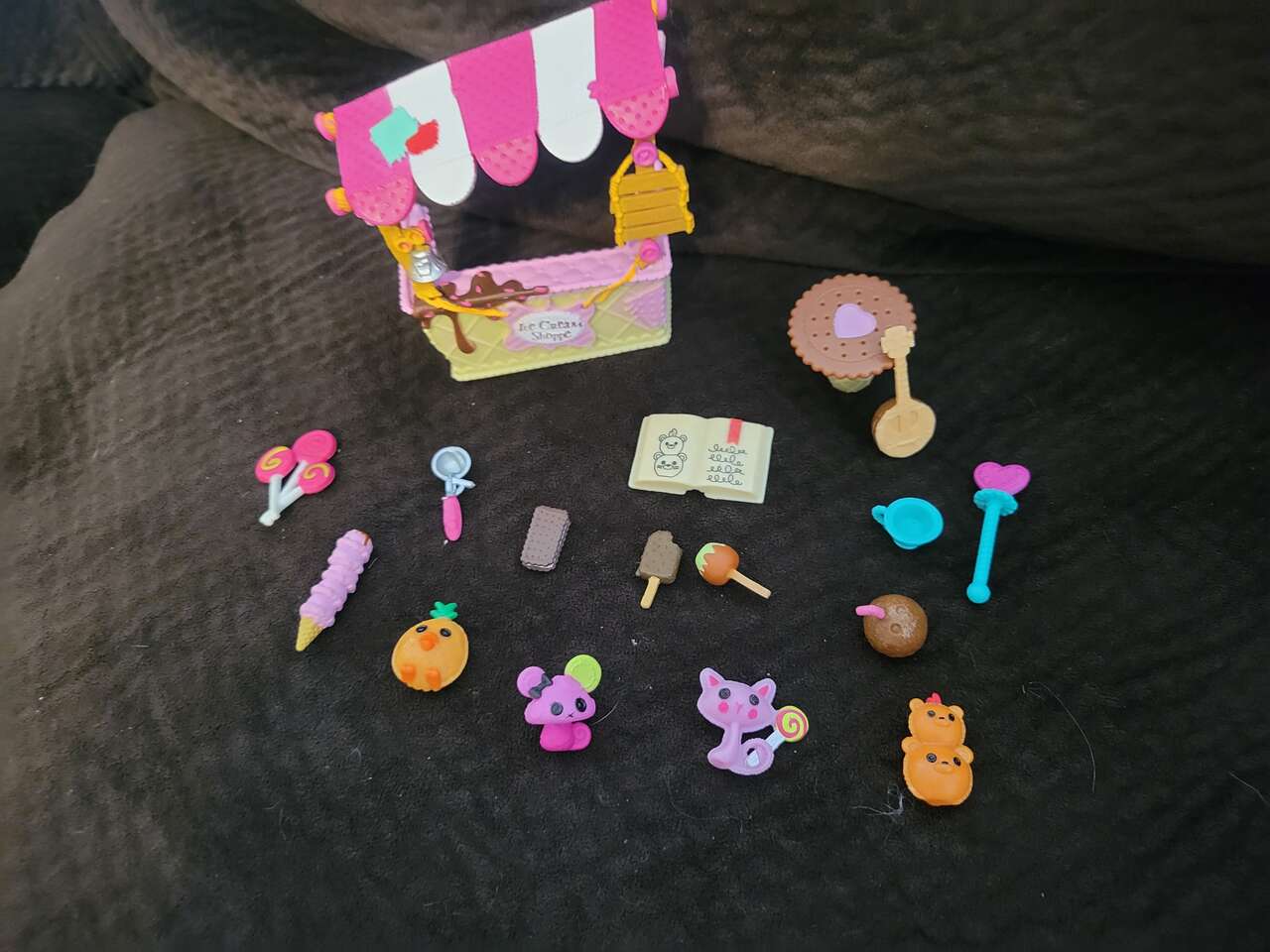 LALALOOPSY MINI SCOOPS SERVES ICE CREAM PLAYSET, PETS and accessories