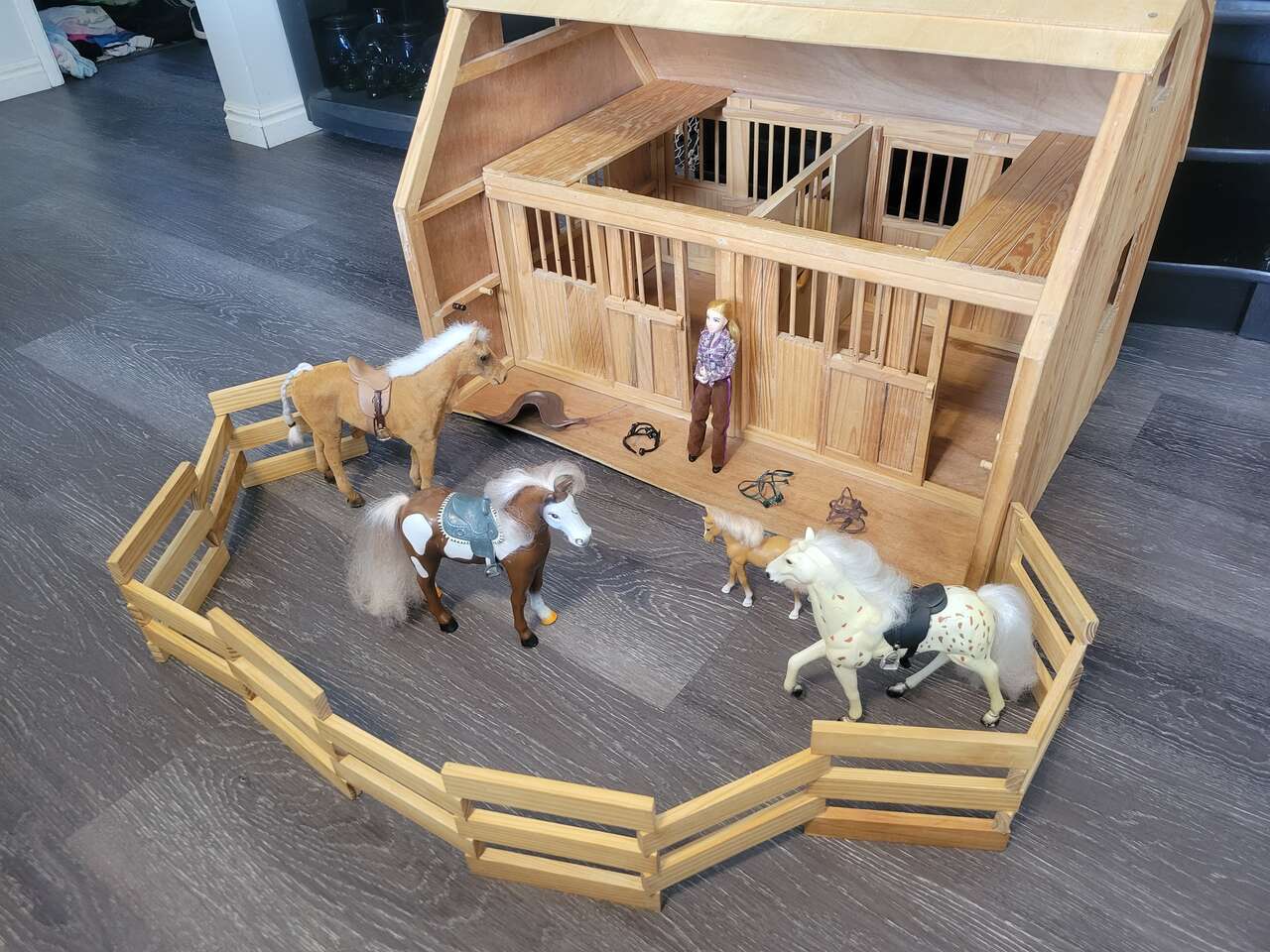 Vintage Breyer Deluxe Large Stables two stalls Wooden Horse Barn with Corral, Doll, horses and accessories