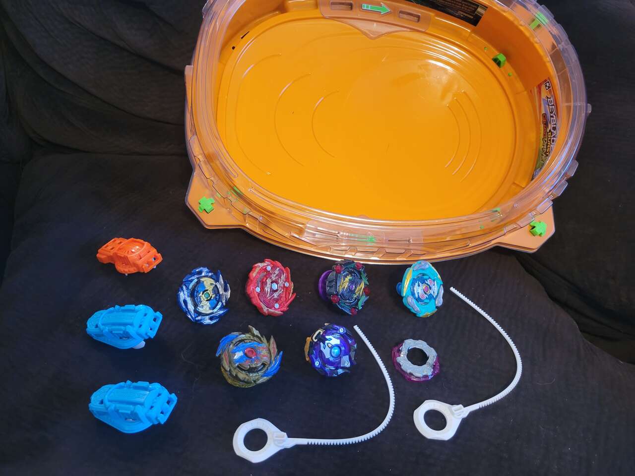BEYBLADE Battling Game spinning top toys & accessories with Beystadium Arena