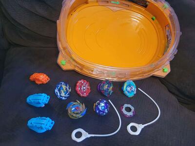 BEYBLADE Battling Game spinning top toys & accessories with Beystadium Arena