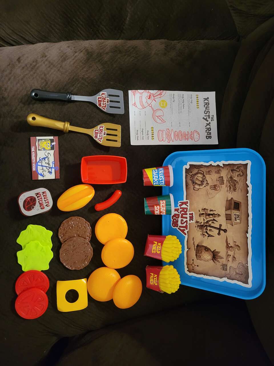 Spongebob SquarePants Kids Kitchen Krusty Crabs Playset,  tray food drinks and spatulas plus menu