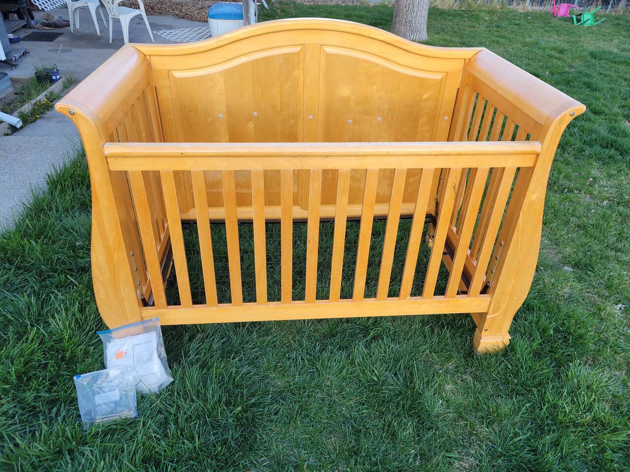 Madison 4 in 1 wood crib/ Toddler bed, light brown