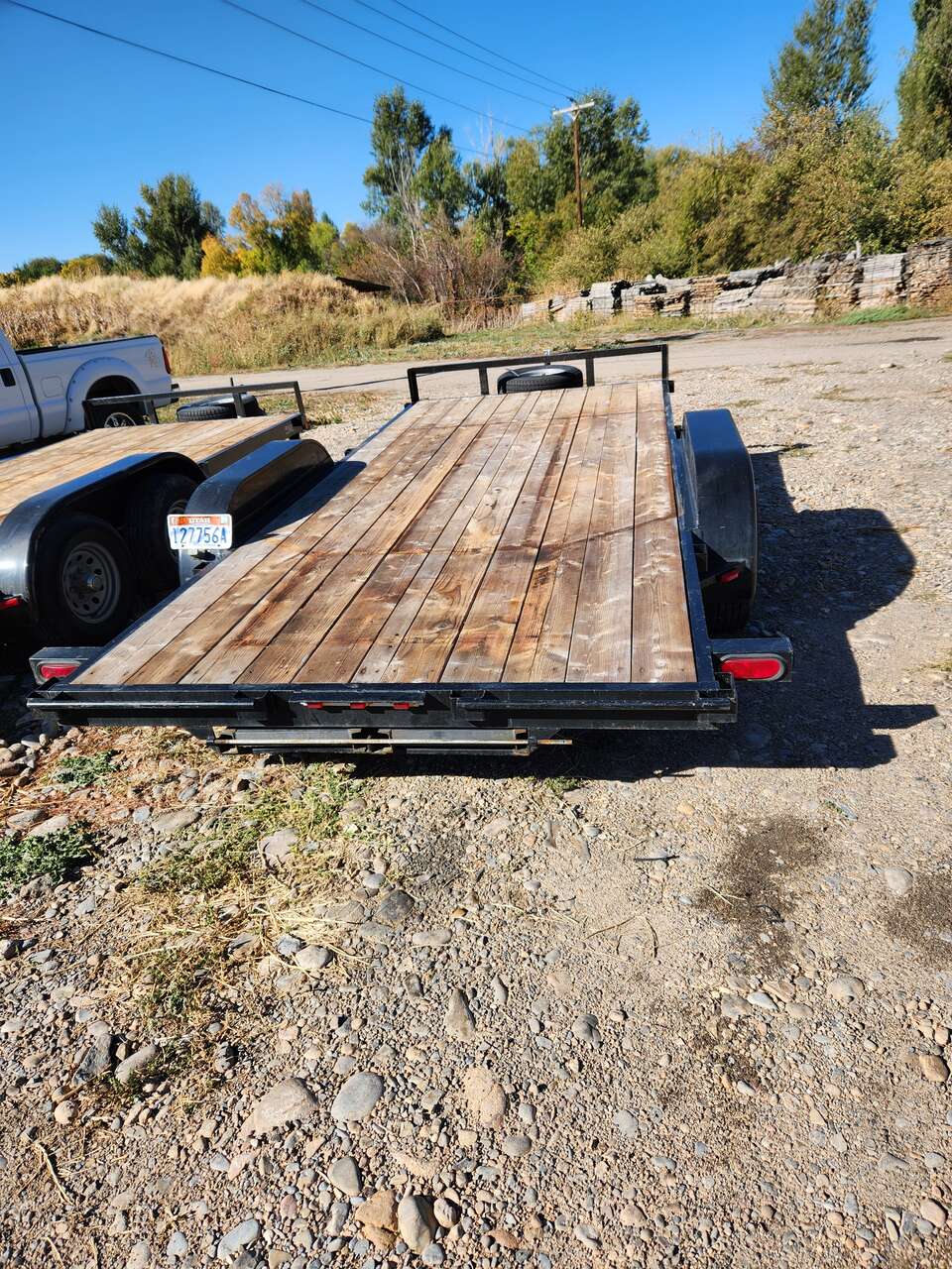 Like-new 16' dual axle car hauler trailer