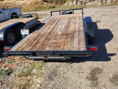 Like-new 16' dual axle car hauler trailer