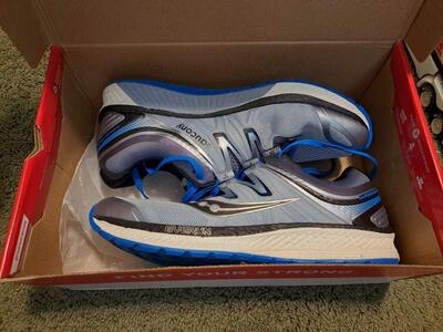 Men's 11 Saucony hurricane ISO 4