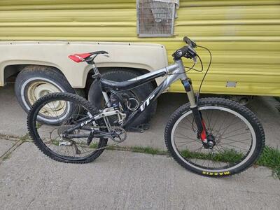 Gaint vt 2 full suspension bike