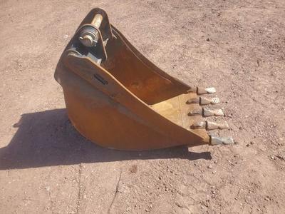 24" CAT EXCAVATOR BUCKET