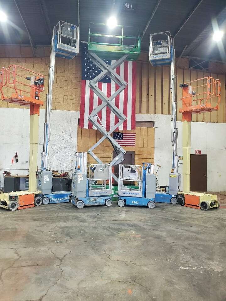 SCISSOR MAN LIFTS