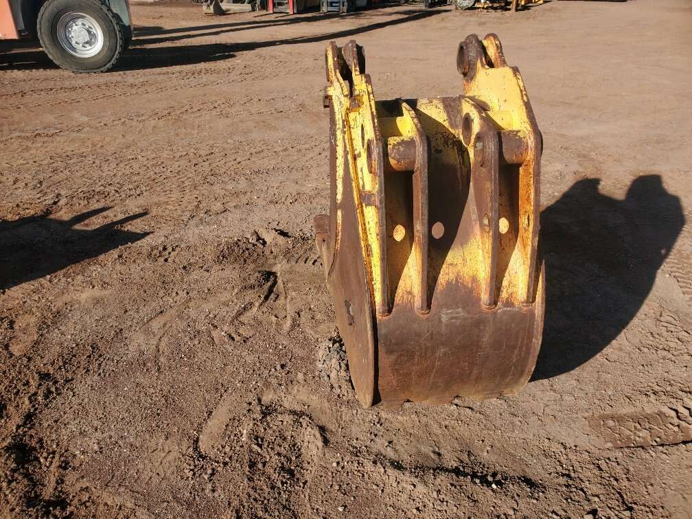 26" EXCAVATOR BUCKET