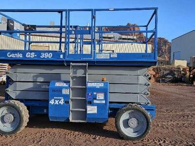 2007 Genie Scissor Lift