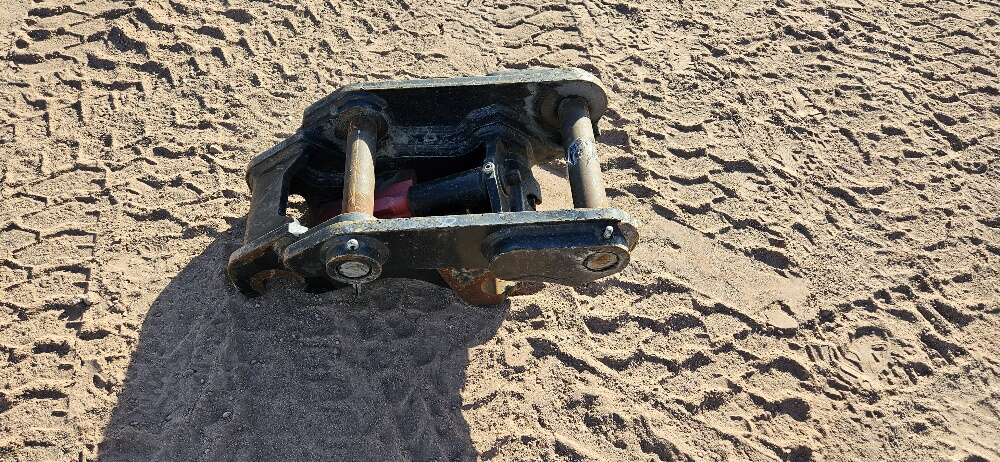 Cat Backhoe Quick Coupler