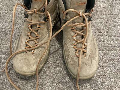 Lowa Women's Sz. 9 Hiking Boots