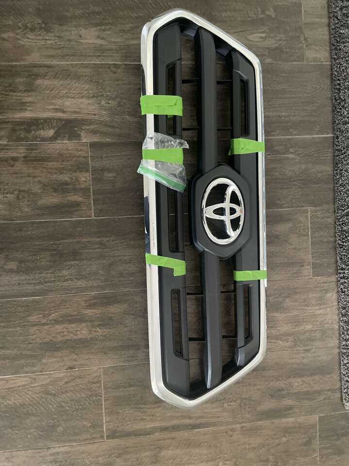 Toyota Tacoma OEM 2016-2021 Grill