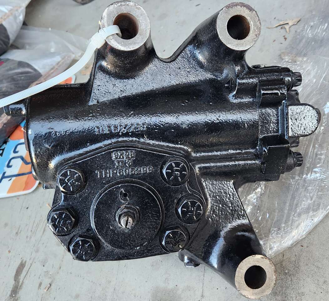 TRW Steering Gear box Freightliner THP602298 THP605299