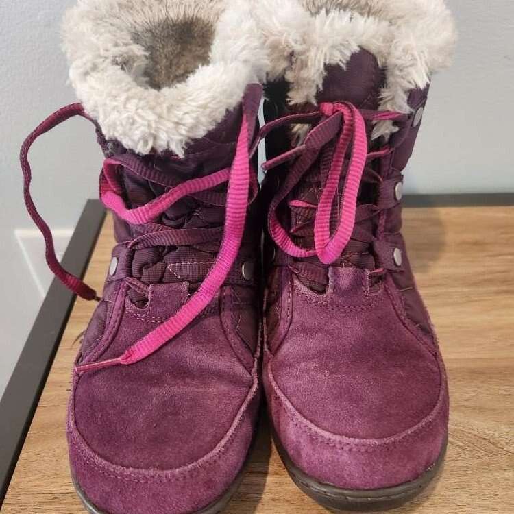 woman women Columbia winter boots size 6