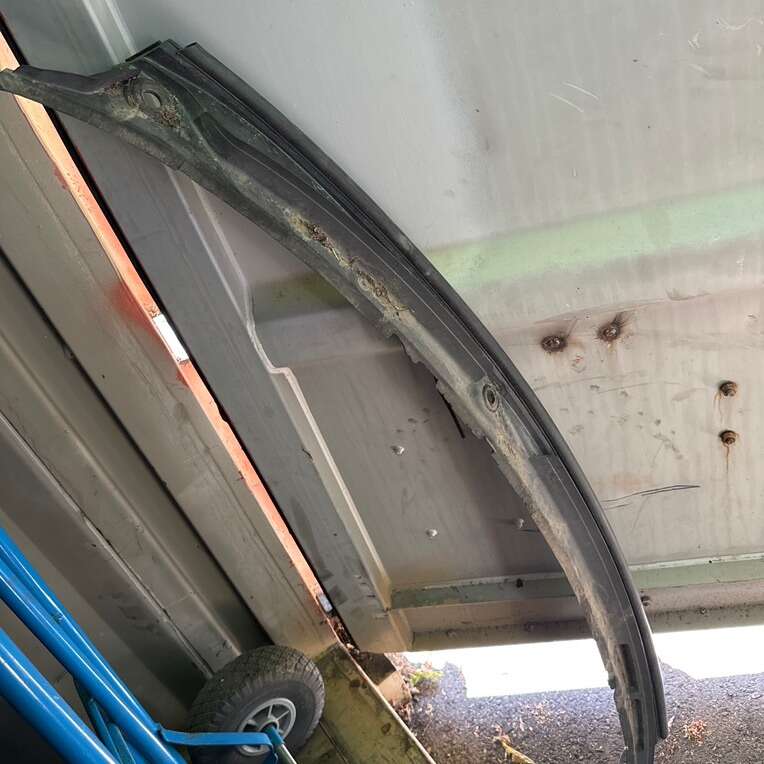 BMW E46 3-series Oem Windshield Cowl